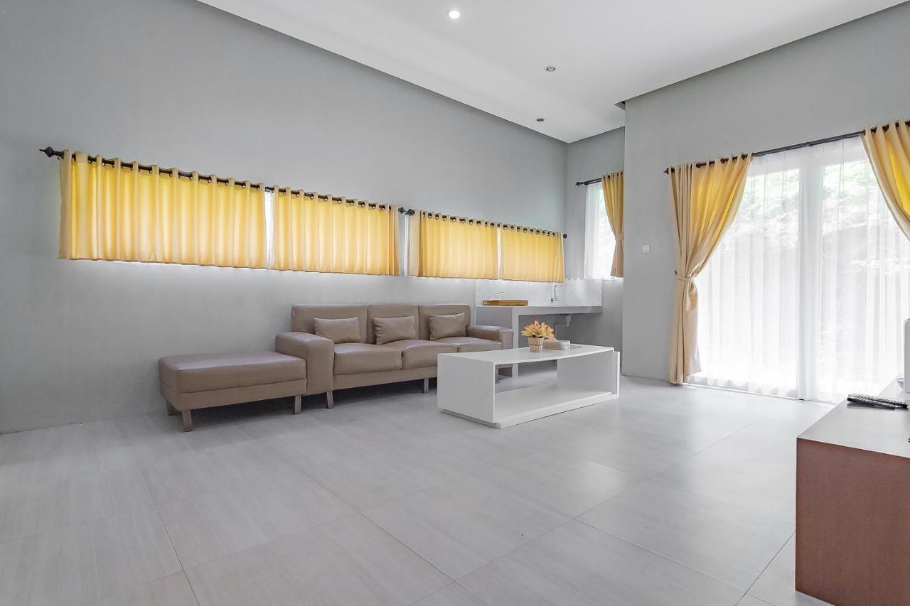 Reddoorz Resort Syariah Near D'Castello Ciater سوبانج المظهر الخارجي الصورة